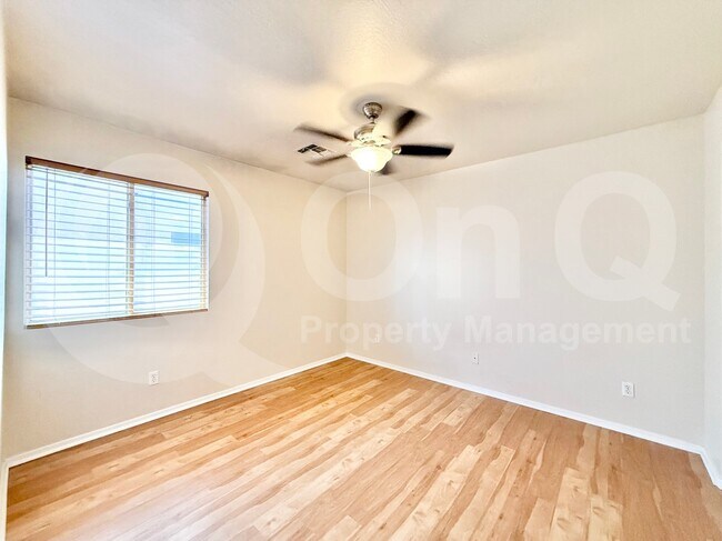 Building Photo - 4234 E Redwood Ln