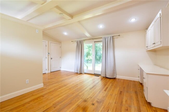 Building Photo - 48 Pleasant St