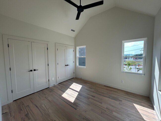 Building Photo - Amazing New Construction in North Nashville!