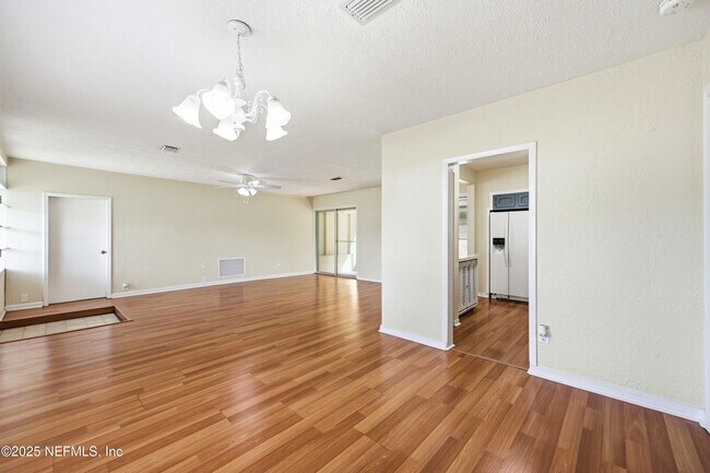 Building Photo - 457 Nightingale Rd