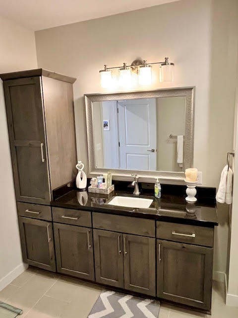 Building Photo - 624 E 1st St