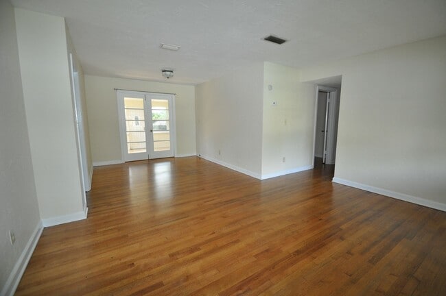 Building Photo - 519 Vern Dr