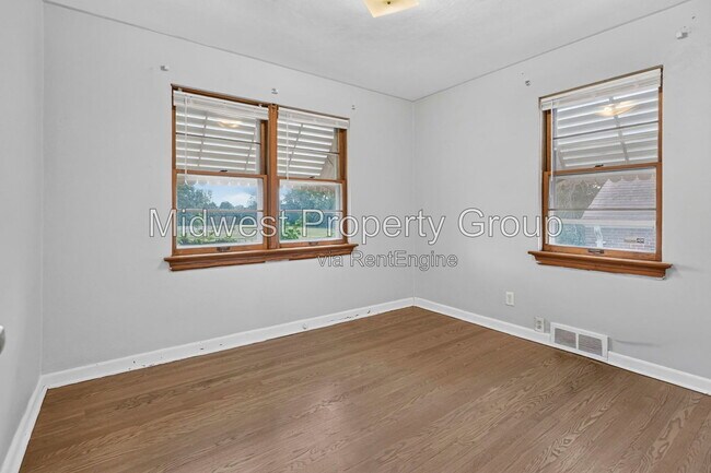 Building Photo - 8327 Sunbury Ave