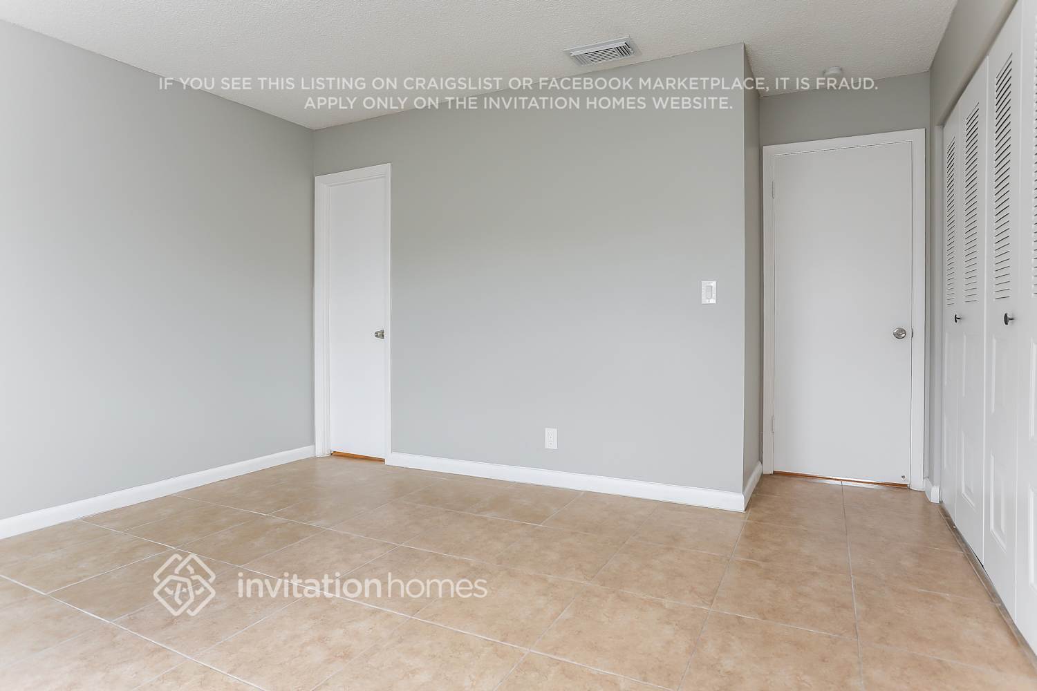 Building Photo - 9422 Saddlebrook Dr