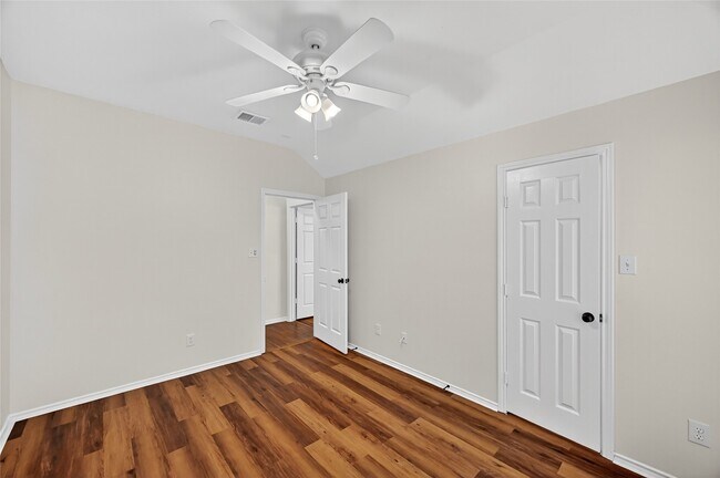 Building Photo - 4902 Lake Catherine Ct