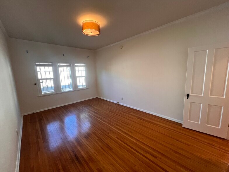 Building Photo - 1248 S La Jolla Ave