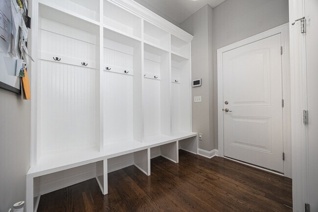 Building Photo - Stunning home in Olentangy schools!