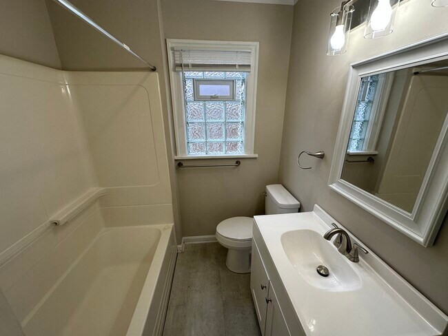 Building Photo - 2886 Norwood St