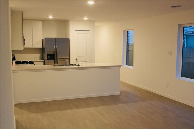 Building Photo - 1646 Gardenia Grv Ln