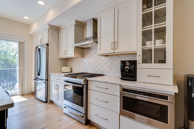 Building Photo - 30 Cate St