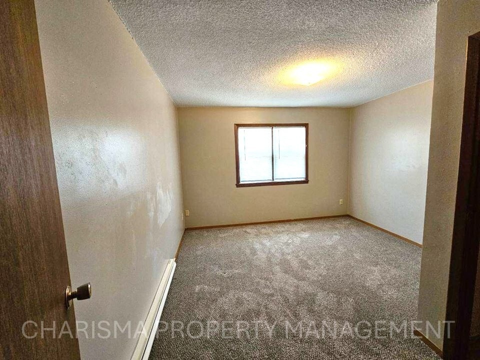 Building Photo - 1005 4th St