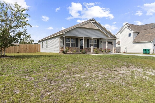 Building Photo - Bradford Estates!