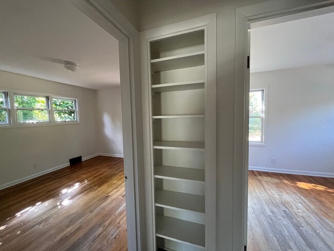 Building Photo - Wonderful 2 Bd 1 Ba home in Woodstock! Covered driveway, Large yard and Shop/Shed !!!