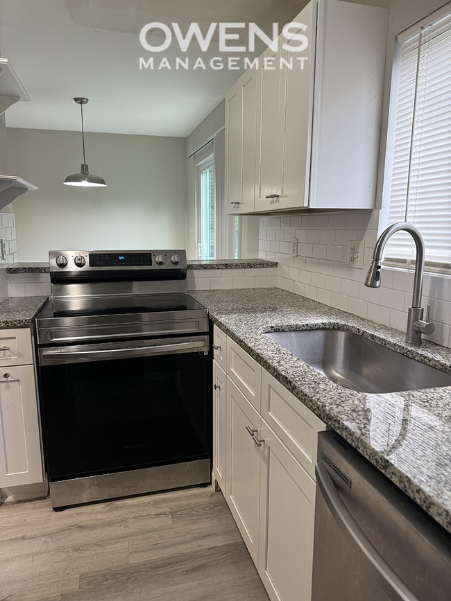 Building Photo - North Hall Duplex Available