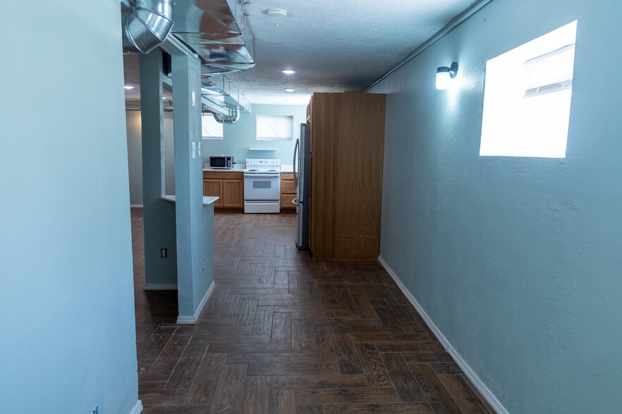 Building Photo - 2233 S 2nd Ave