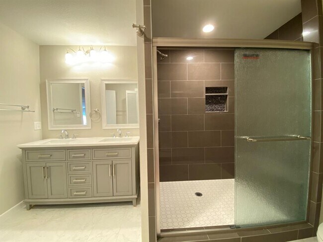 Building Photo - 3909 Ascot Ln