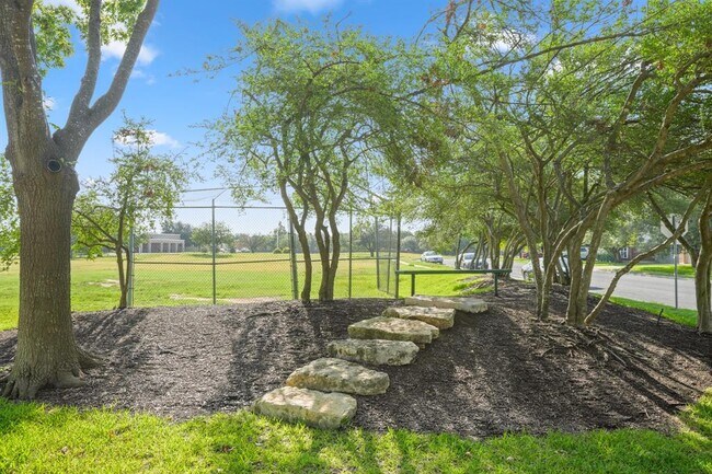 Building Photo - 17841 Park Valley Dr