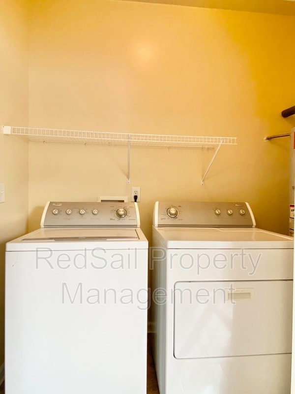 Building Photo - 1926 Algonquin Trail