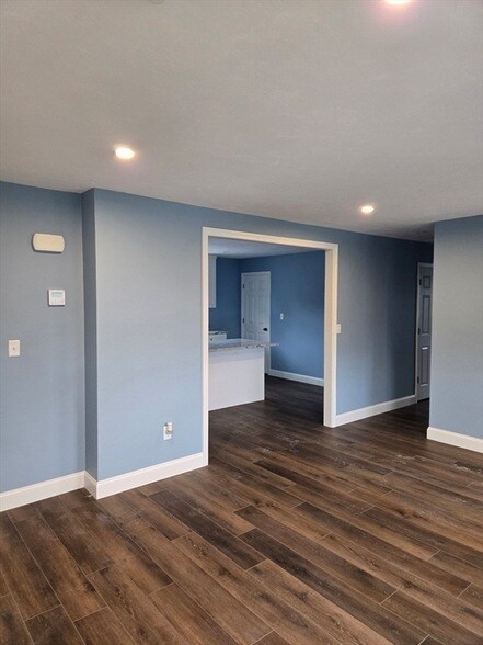 Building Photo - 37 Rose Glen St