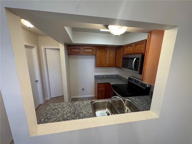 Building Photo - 1016 Greenspoint Dr