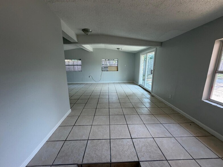 Building Photo - 7978 Renault Dr