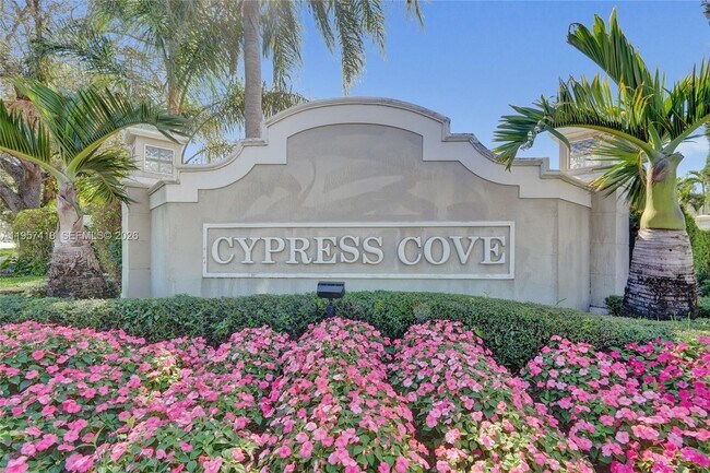 Building Photo - 2001 Barcelona Terrace