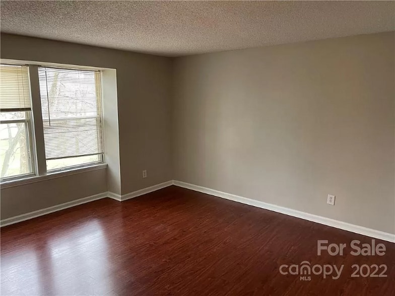 Building Photo - 9520 Shannon Green Dr