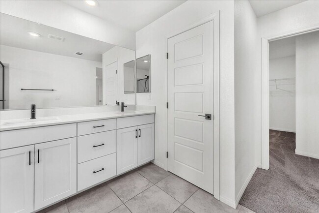 Building Photo - Gorgeous Five Bedroom in the SW! Solar panels!