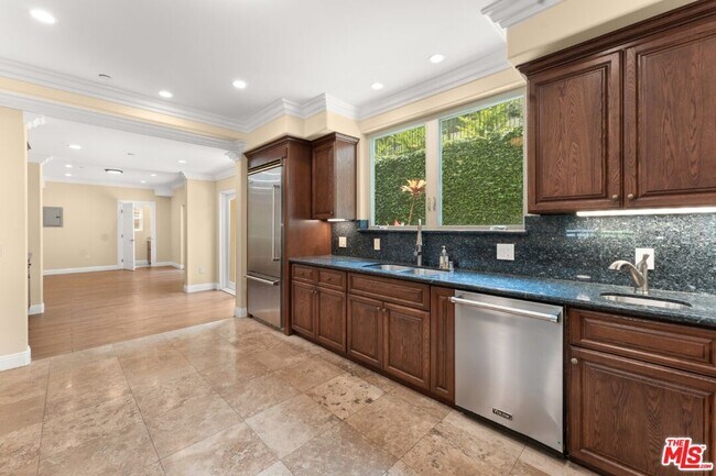 Building Photo - 1630 Bridgeport Dr