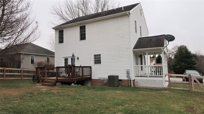 Building Photo - 3 Bedroom 2.5 Home in Christiansburg!