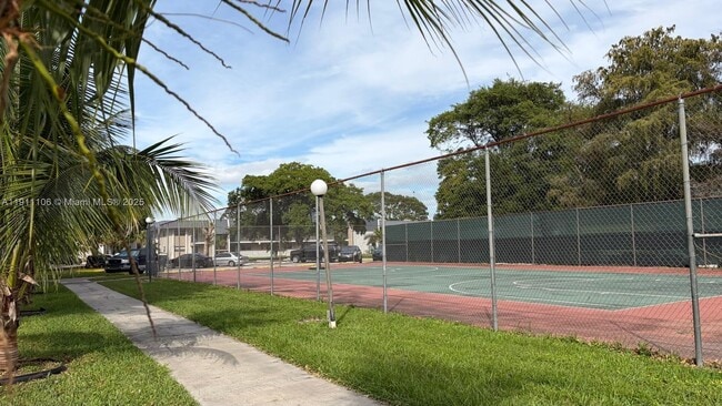 Building Photo - 7925 Fairview Dr