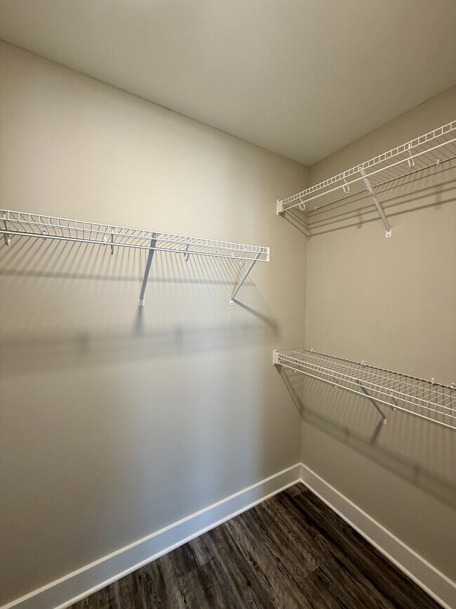 Building Photo - 52 Cuddington Ln