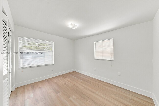 Building Photo - 402 NW 44th Ave