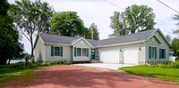 Building Photo - 1315 Lakeview Rd