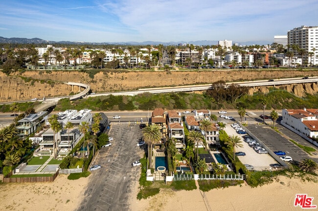 Building Photo - 964 Palisades Beach Rd