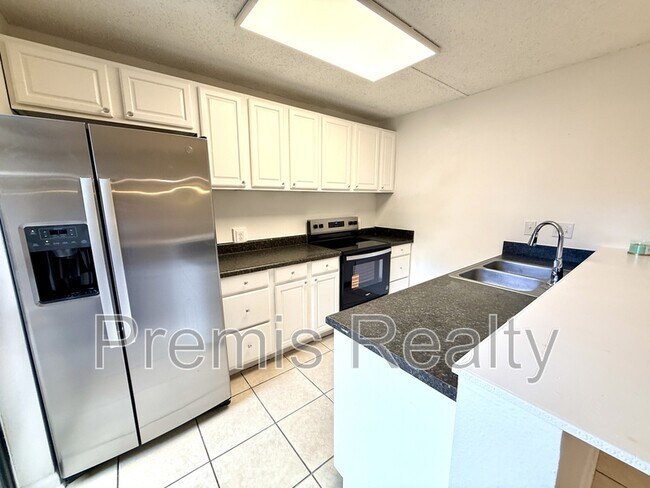 Building Photo - 2607 6th Ct