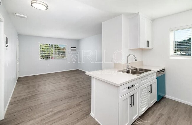 Building Photo - 6738 University Ave