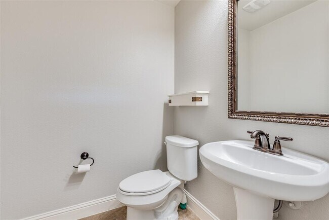 Building Photo - 4646 Rhett Ln