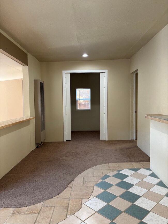 Building Photo - 410 4th St
