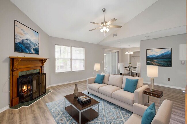 Building Photo - 7945 Parklane Ct