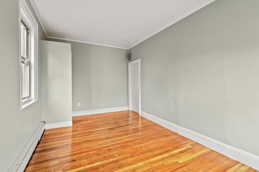 Building Photo - 58 Bennington St