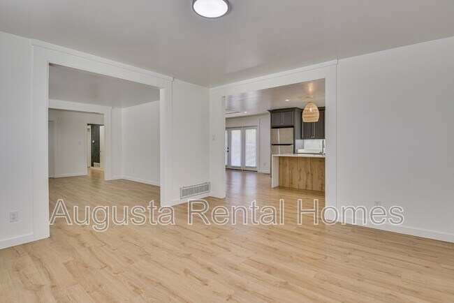 Building Photo - 3137 Edinburgh Dr