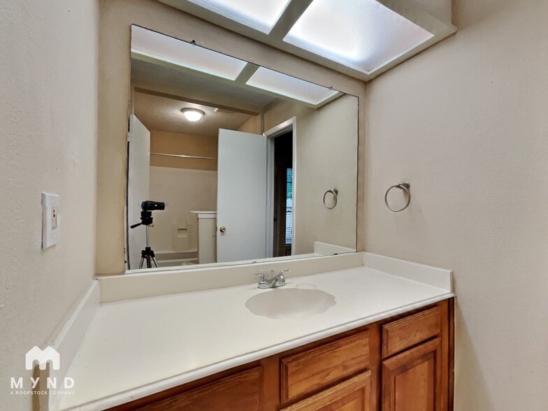 Building Photo - 3430 Deer Valley Dr