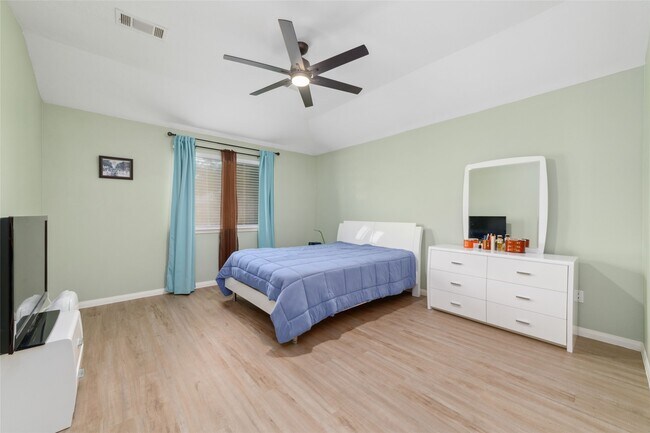 Building Photo - 8123 Solara Bend Ct