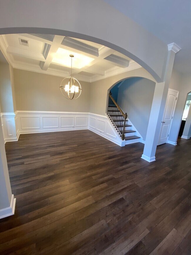 Building Photo - Newer Home-5 Bed/3.5 Bath