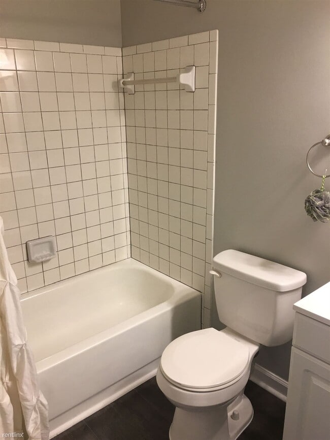 Building Photo - 1 br, 1 bath Condo - 33903 Pondview Cir