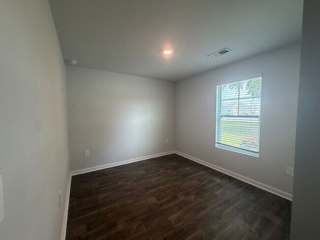 Building Photo - 100 Windcrest Dr