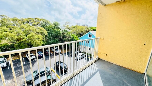 Building Photo - 732 N Halifax Ave