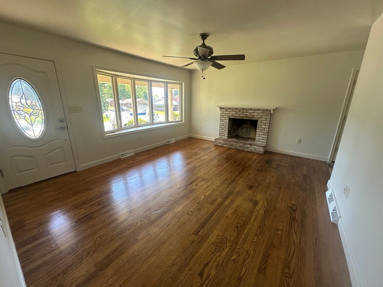 Building Photo - 10924 Gaywood Dr