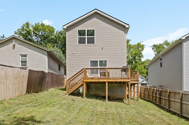 Building Photo - 1835 Glade St